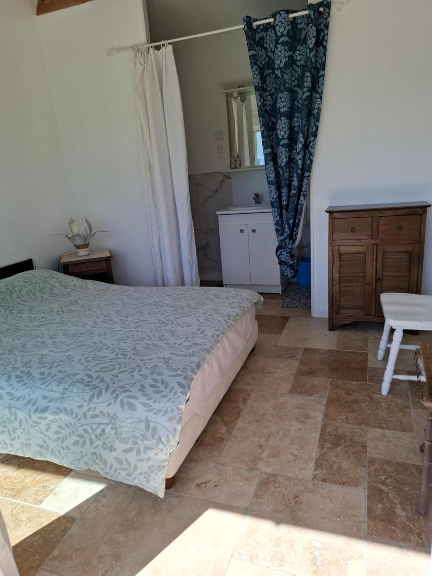 Chambre Lesparre-Médoc Exterior foto
